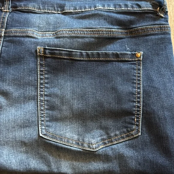 MAURICES jeans-size 24W - Picture 2 of 10